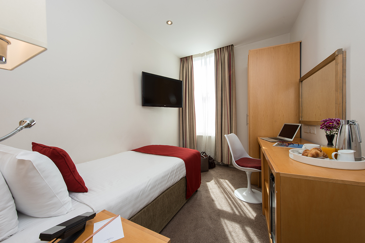 Single Bed Hotel Room in Kensington, London Park International Hotel